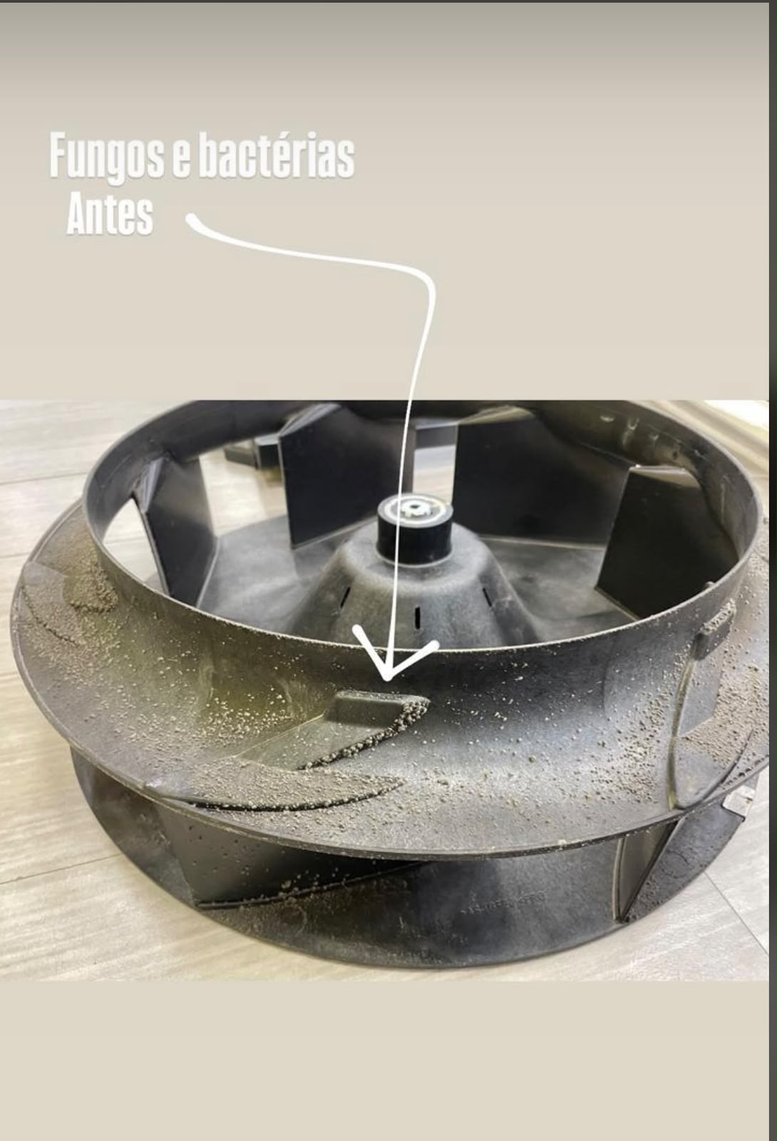 Turbina do ar-condicionado com fungos e bactérias, antes da limpeza Doctor Clima